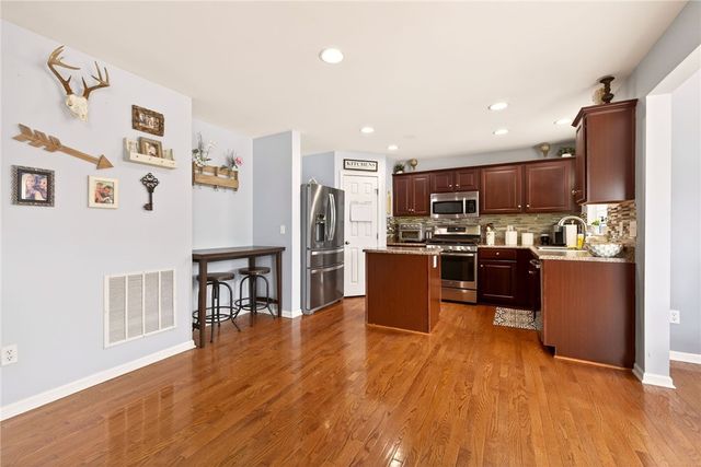 3196 Peacock Circle, Macedon, NY 14502