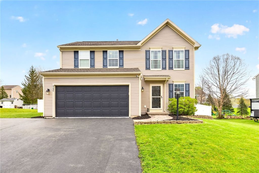 3196 Peacock Circle, Macedon, NY 14502