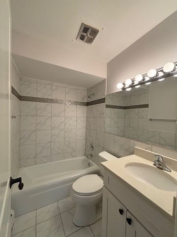 5348 N Cumberland Avenue 214, Chicago, IL 60656