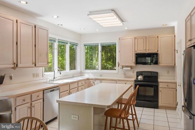 1 TURNBERRY WAY, New Hope, PA 18938