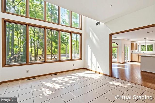 1 TURNBERRY WAY, New Hope, PA 18938