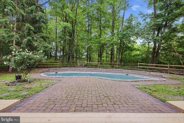 1 TURNBERRY WAY, New Hope, PA 18938