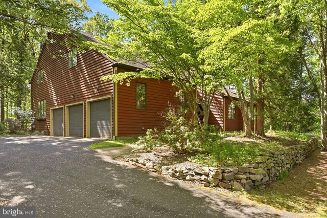 1 TURNBERRY WAY, New Hope, PA 18938