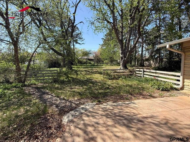 511 Eastridge Drive, Lincoln, NE 68510