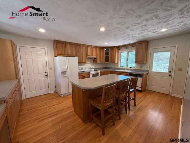 511 Eastridge Drive, Lincoln, NE 68510