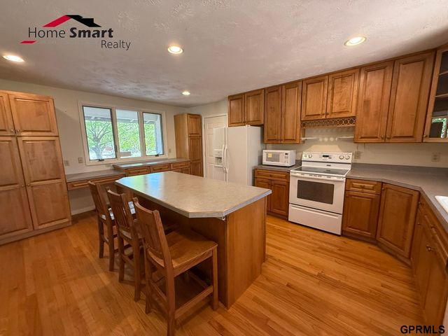 511 Eastridge Drive, Lincoln, NE 68510