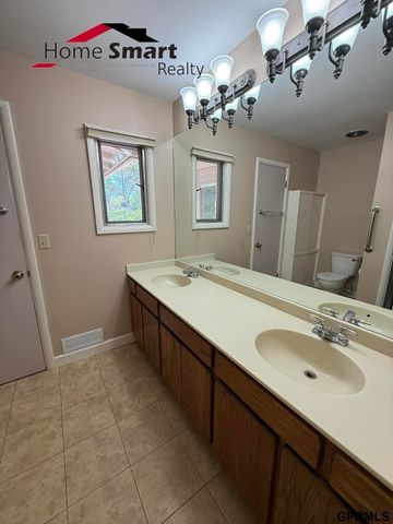 511 Eastridge Drive, Lincoln, NE 68510