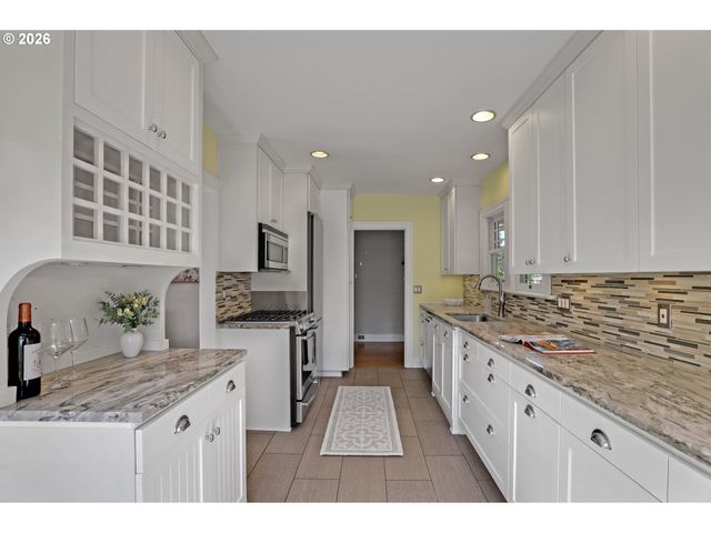 6235 Ne DAVIS St, Portland, OR 97213