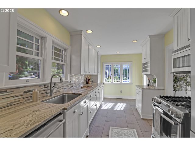 6235 Ne DAVIS St, Portland, OR 97213