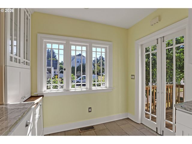 6235 Ne DAVIS St, Portland, OR 97213