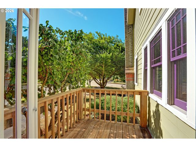 6235 Ne DAVIS St, Portland, OR 97213
