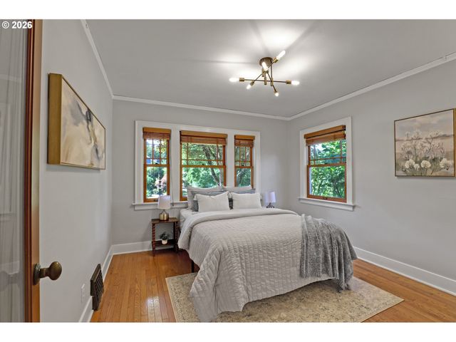 6235 Ne DAVIS St, Portland, OR 97213