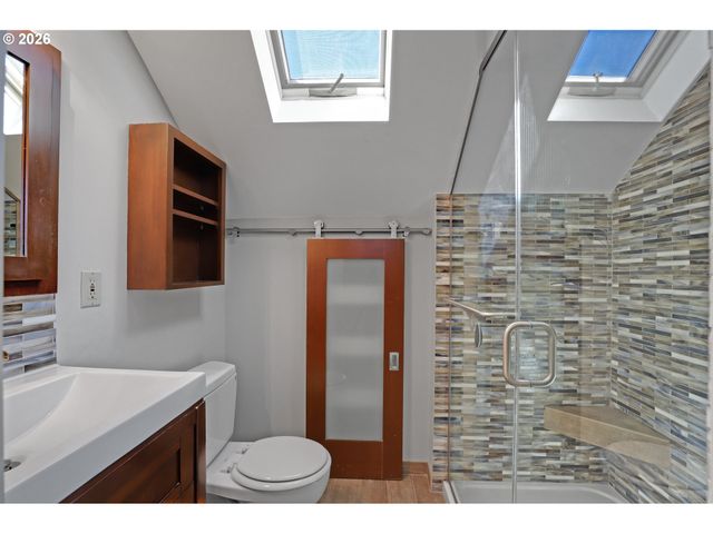6235 Ne DAVIS St, Portland, OR 97213