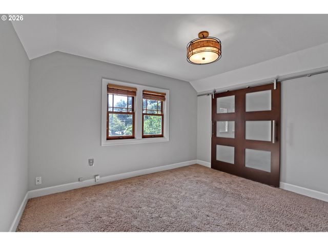 6235 Ne DAVIS St, Portland, OR 97213