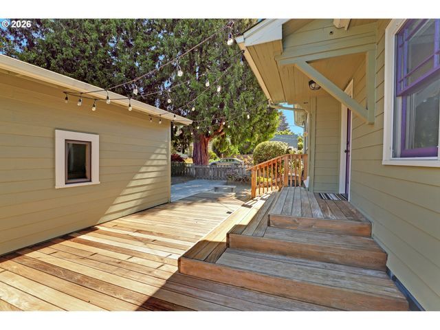 6235 Ne DAVIS St, Portland, OR 97213