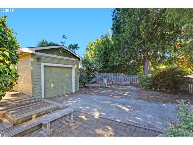 6235 Ne DAVIS St, Portland, OR 97213
