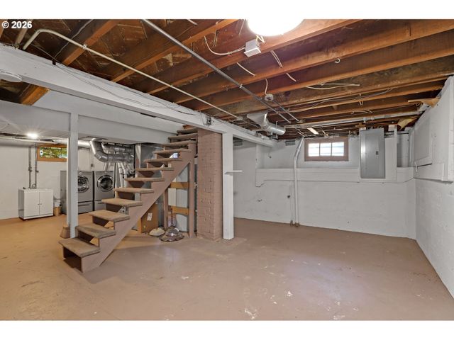 6235 Ne DAVIS St, Portland, OR 97213