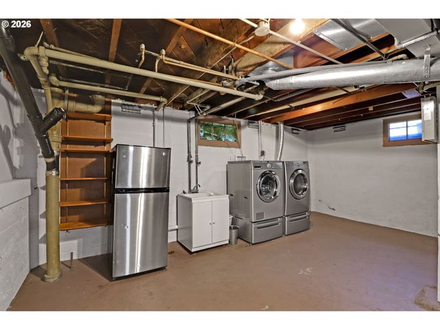 6235 Ne DAVIS St, Portland, OR 97213