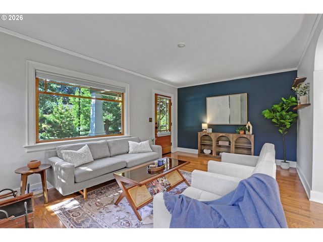 6235 Ne DAVIS St, Portland, OR 97213