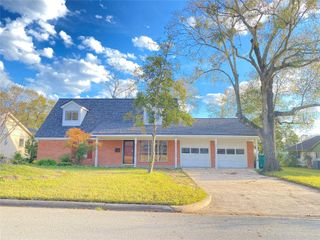 6 Little John Lane, Conroe, TX 77301