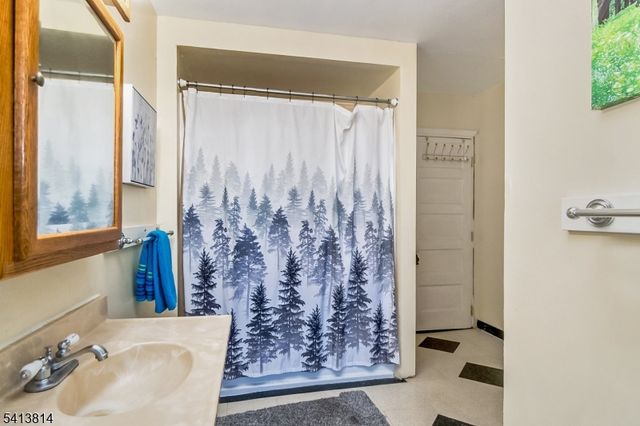 19 Railroad Avenue, Phillipsburg Town, NJ 08865