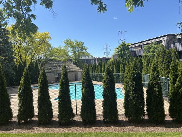 1706 Northfield Square D, Northfield, IL 60093