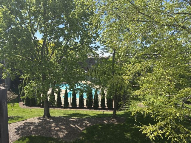 1706 Northfield Square D, Northfield, IL 60093