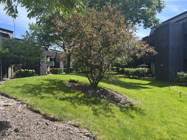 1706 Northfield Square D, Northfield, IL 60093