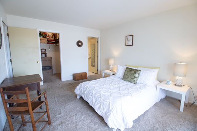 1706 Northfield Square D, Northfield, IL 60093