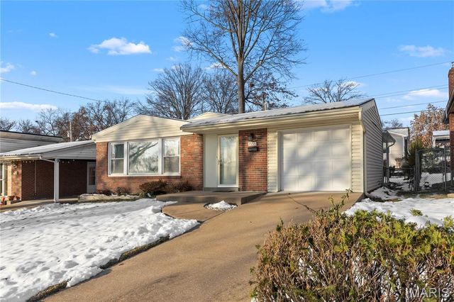 7155 Willow Tree Lane, St Louis, MO 63130