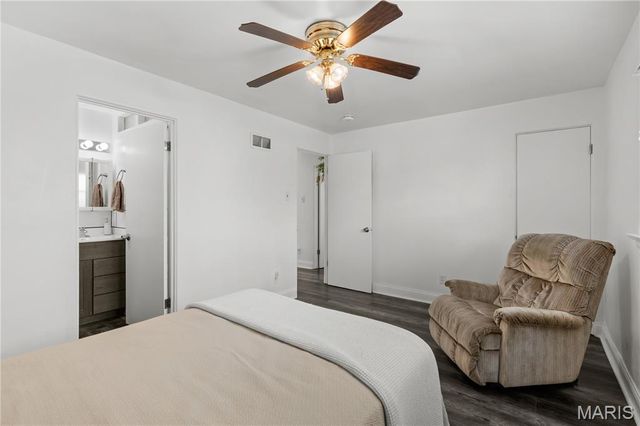 7155 Willow Tree Lane, St Louis, MO 63130