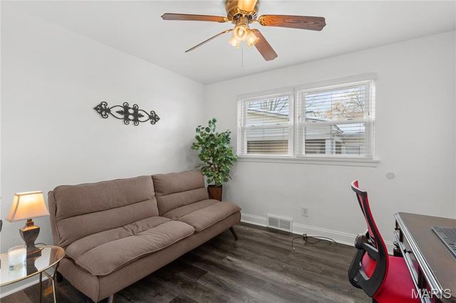 7155 Willow Tree Lane, St Louis, MO 63130