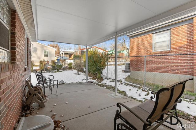 7155 Willow Tree Lane, St Louis, MO 63130