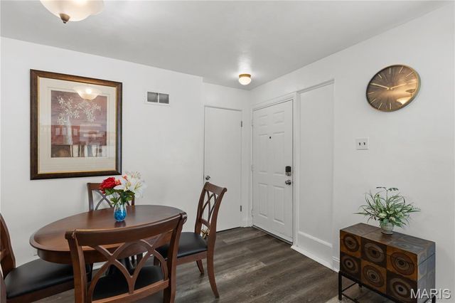 7155 Willow Tree Lane, St Louis, MO 63130