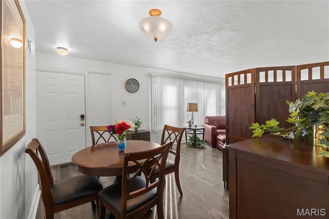 7155 Willow Tree Lane, St Louis, MO 63130