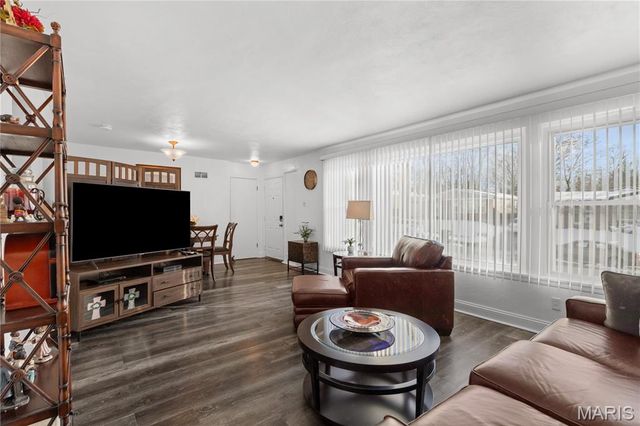 7155 Willow Tree Lane, St Louis, MO 63130