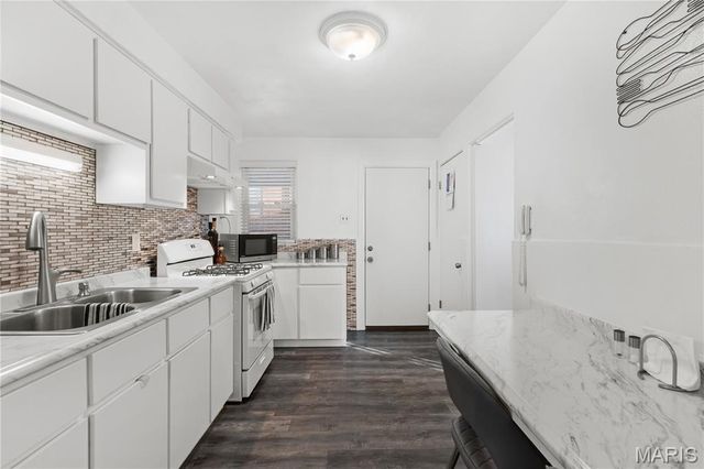 7155 Willow Tree Lane, St Louis, MO 63130