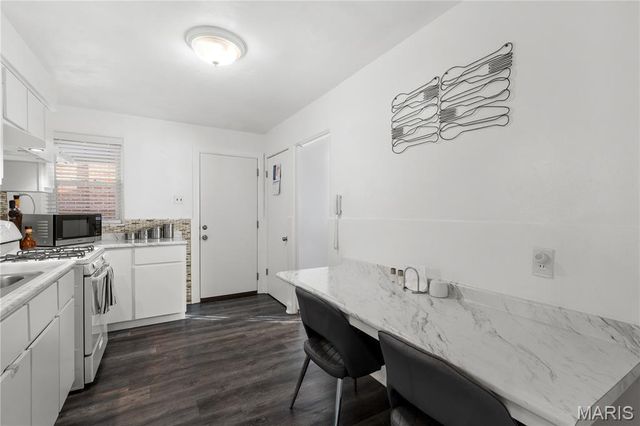 7155 Willow Tree Lane, St Louis, MO 63130