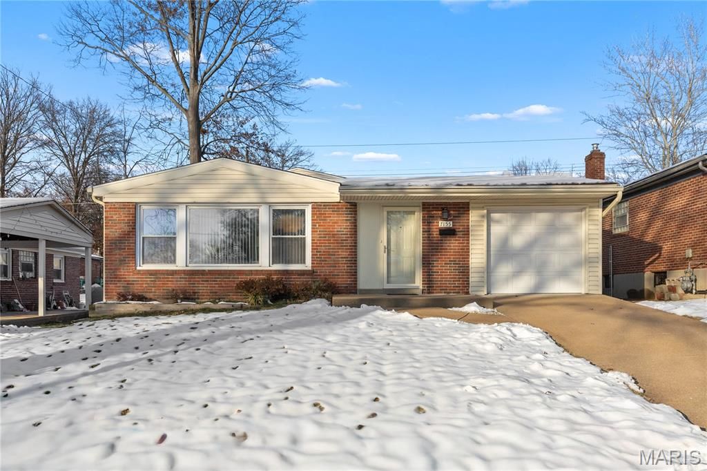 7155 Willow Tree Lane, St Louis, MO 63130