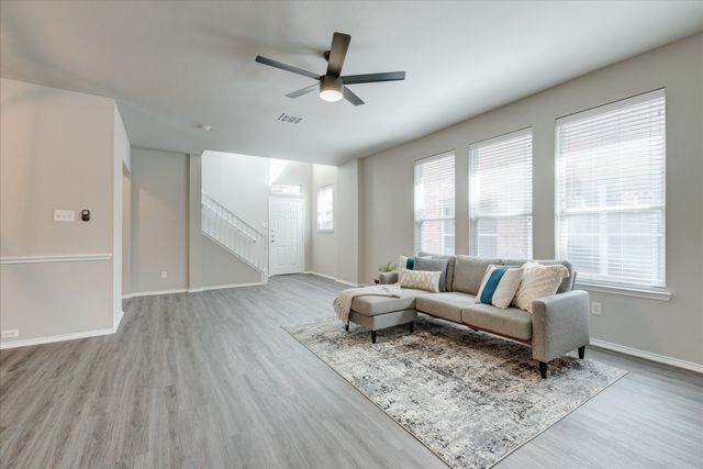 1413 Ravenwood Drive, Mansfield, TX 76063