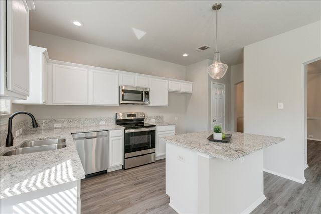 1413 Ravenwood Drive, Mansfield, TX 76063