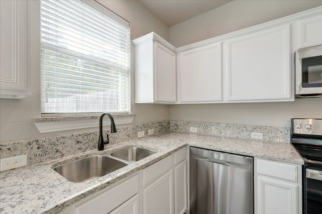 1413 Ravenwood Drive, Mansfield, TX 76063