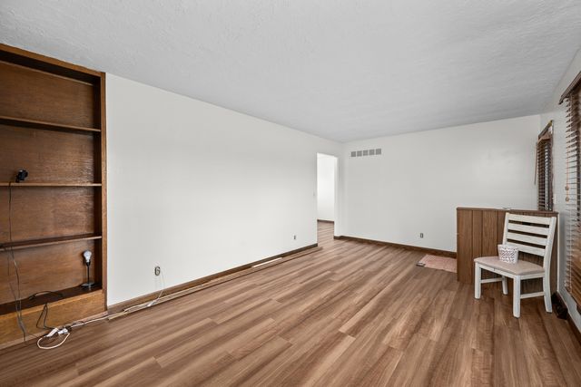 6206 Telegraph Road, Davenport, IA 52804