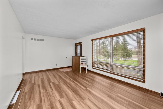 6206 Telegraph Road, Davenport, IA 52804