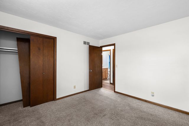 6206 Telegraph Road, Davenport, IA 52804