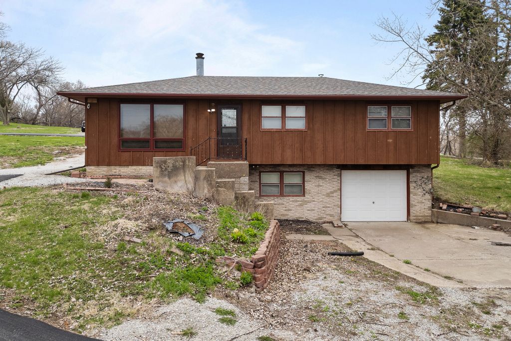 6206 Telegraph Road, Davenport, IA 52804