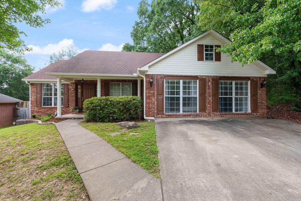 2555 Remington, Conway, AR 72032