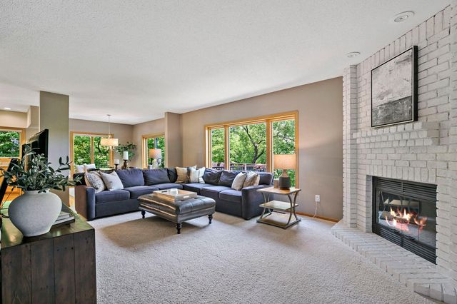 8879 Sylvan Ridge, Eden Prairie, MN 55347