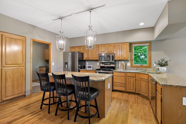 8879 Sylvan Ridge, Eden Prairie, MN 55347