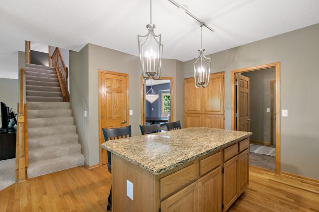 8879 Sylvan Ridge, Eden Prairie, MN 55347